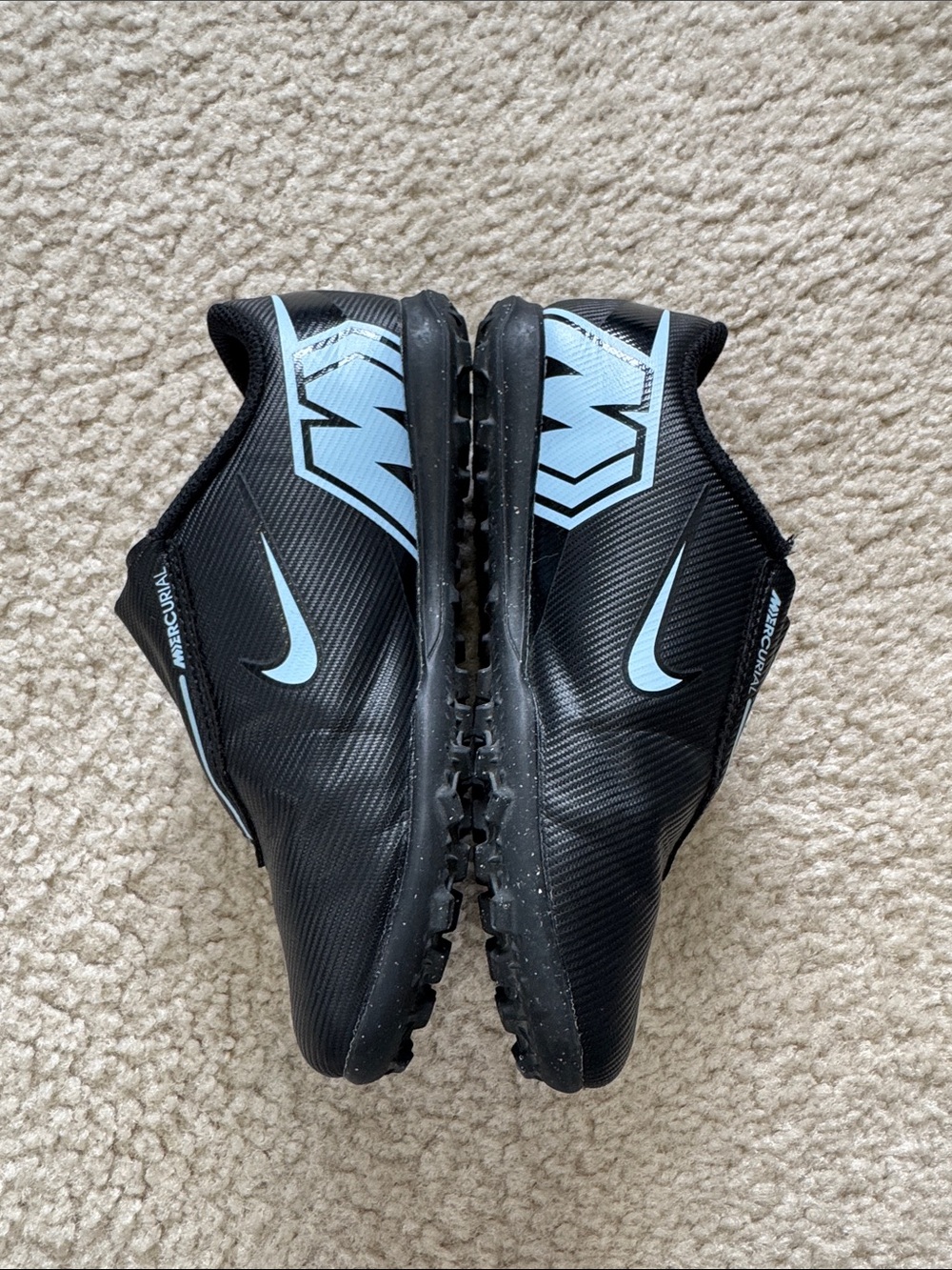 Nike Jr. Mercurial Vapor 16 Club black Sneakers with Light Blue Swoosh Size 13.5 - Picture 2 of 8